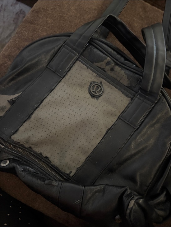lululemon athletica Handbags - ⚠️ damaged item ⚠️.  
Lululemon "Om for One" bowling style bag